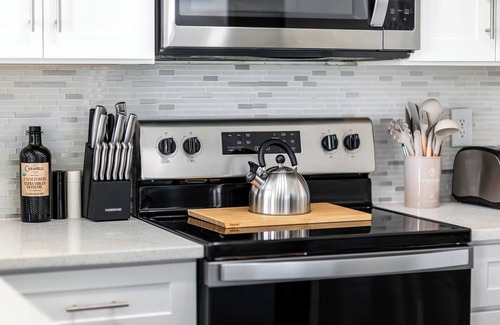 Delray Beach Casa | Renovated Townhome with King & Lakeview