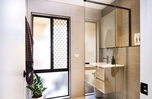 Benowa Casa | Renovated townhouse 1 bedroom