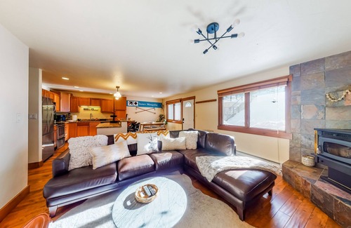 Eagle-Vail Casa | Renovated townhouse near downtown Avon & trails w/decks, washer/dryer, free WiFi