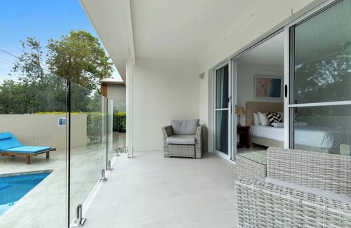 Noosaville Casa | Renovated Townhouse on the River by Stay Noosa