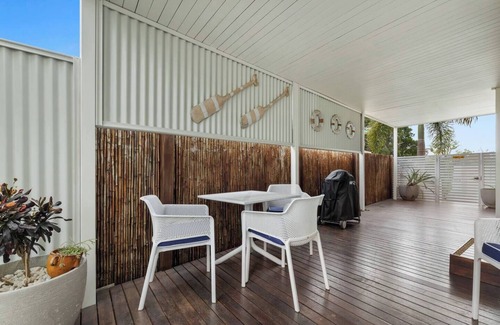 Noosaville Casa | Renovated Townhouse on the River by Stay Noosa