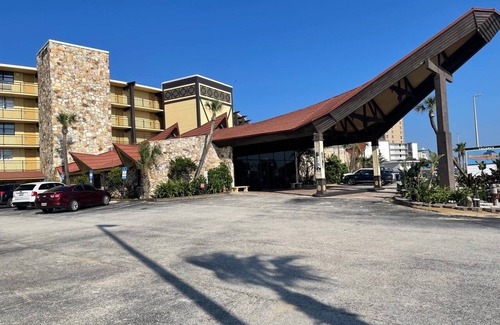 Daytona Beach Shores Apartamento | Renovated Beach Front Studio - Hawaiian Inn Resort