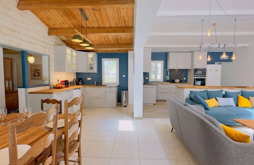 La Couarde-sur-Mer Casa | Renovated villa under the pines near the beach