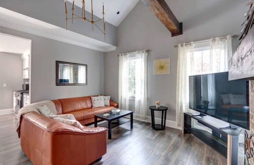 Savannah Victorian District Condominio | Renovated Victorian Condo Near Forsyth Park
