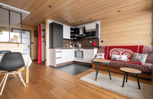 Les Carroz-d'Araches Apartamento | RENOVATED VILLAGE CENTER BRIGHT BALCONY MOUNTAIN VIEW