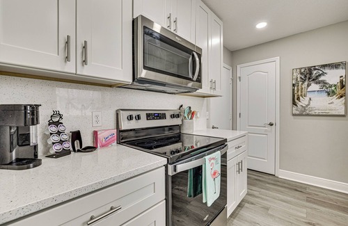 Lady Lake Cabaña | Renovated Villa Btwn Lake Sumter & Spanish Springs