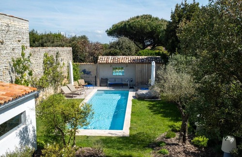 Ars-en-Re Casa | Renovated village houses designed like a hotel