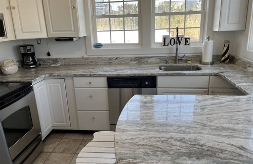 Ocean Beach Casa | Renovated w/hot tub great sunset view, 5 minute walk to beach
