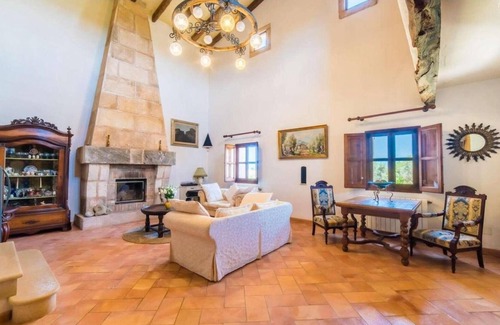 Es Palmer Villa | renovated with a lot of taste and nostalgia