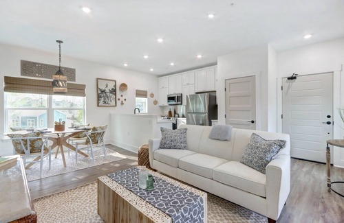 Thunderbolt Cabaña | Renovated with Water View - 5 min to SAV - 15 to Beach by Lucky Savannah
