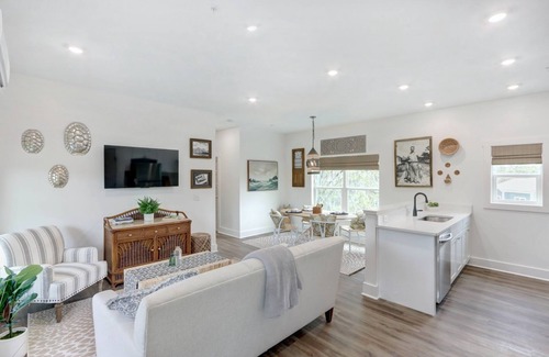Thunderbolt Cabaña | Renovated with Water View - 5 min to SAV - 15 to Beach by Lucky Savannah