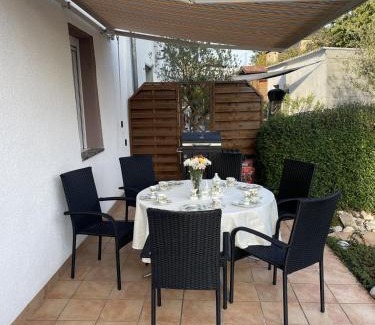 Riegelsberg Apartamento | Renovierte 85qm 6 PAX Altbauwohnung und Terasse - Apartment "Karin"