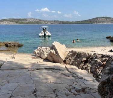 Sibenik Alquiler De Eote | Rent a boat Mate