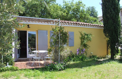 Cabrieres-dʼAigues Cabaña | Cottage, al pie del Luberon, con magníficas vistas de las montañas y los viñedos