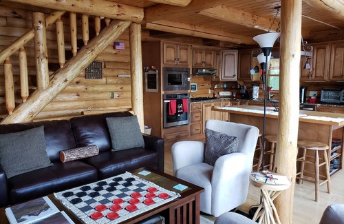 Northwood Cabina | Alquile una casa de troncos en una península privada en Northwood Lake. ¡Disfruta el paraíso!