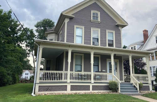 Middletown Casa | Rent A Room In A Spacious Victorian