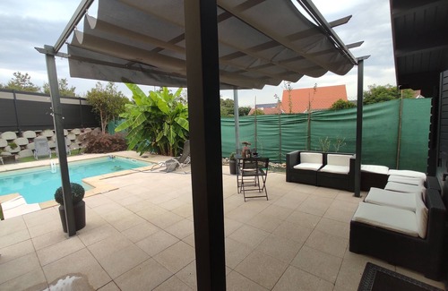 Sainte-Croix-en-Plaine Chalet De Esquí | Rent fully equipped gite 20 square meters with terrace and shared pool access