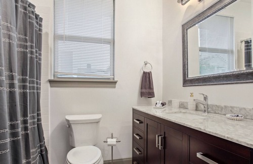 Broadmoor Casa | Rent My NOLA Sapphire, 5BR Modern Beauty!