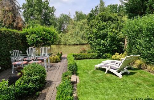 Geel Chalet De Esquí | Rent & Relax: De steiger