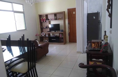 Pituba Casa | Alquilo habitación semi amueblada con excelente ubicación y acceso a transporte público.