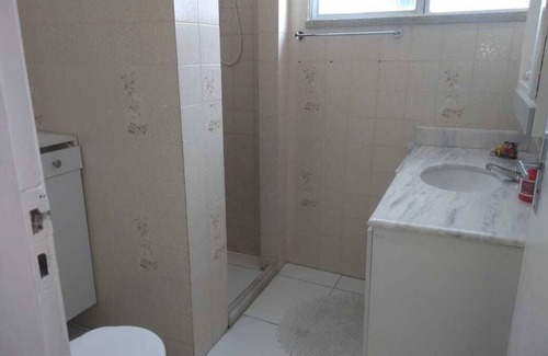 Pituba Casa | Alquilo habitación semi amueblada con excelente ubicación y acceso a transporte público.