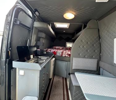 Preze Otro | Rent van Luxury Sprinter