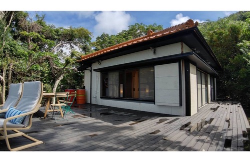 Katsuura Casa | Rental building BBQ Drum bath A house on a hil / Katsuura Chiba
