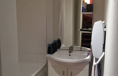 Gallargues-le-Montueux Cabaña | Rental of an apartment with 2 bedrooms in a residence with swimming pool