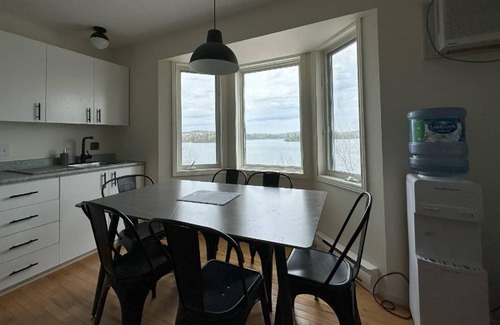 Bouchette Casa | Rental of renovated cottages facing the lake with a magnificent terrace