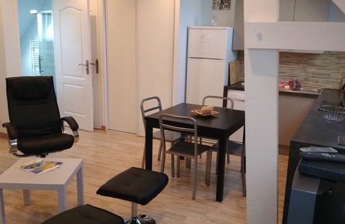 Demouville Apartamento | Alquiler con jardín para 4 personas situado entre CAEN y las playas.