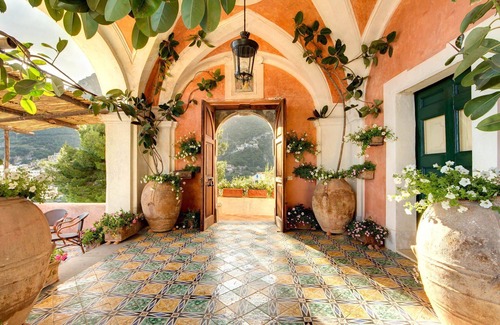 Liparlati Villa | Rentals in Italy - Villa degli Affreschi immersed in a 1000 sq m garden with pool