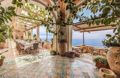 Liparlati Villa | Rentals in Italy - Villa degli Affreschi immersed in a 1000 sq m garden with pool