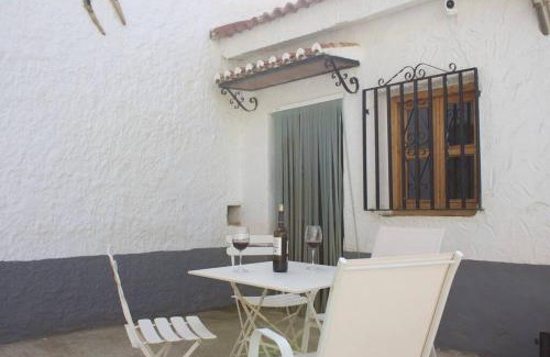 Guadix Casa | RentitSpain El Rincón, Casa Cueva en Guadix