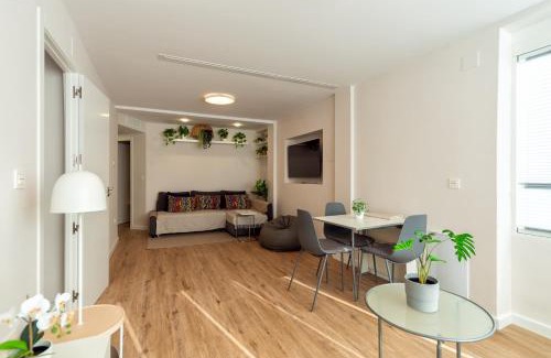 Playa Granada Apartamento | RentitSpain Mar Azul Moderno Apartamento y Vista al Mar