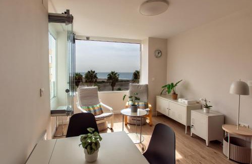 Playa Granada Apartamento | RentitSpain Mar Azul Moderno Apartamento y Vista al Mar