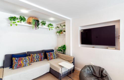 Playa Granada Apartamento | RentitSpain Mar Azul Moderno Apartamento y Vista al Mar