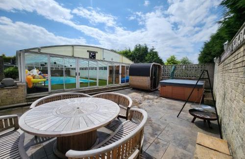 Ridgeway Casa | RentMySpaHomeDOTcoDOTuk