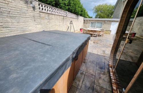 Ridgeway Casa | RentMySpaHomeDOTcoDOTuk