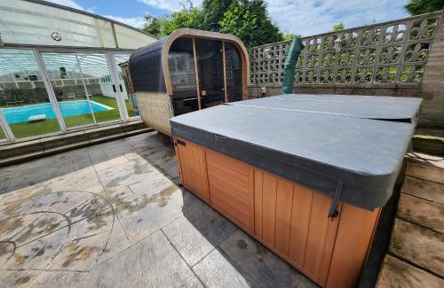 Ridgeway Casa | RentMySpaHomeDOTcoDOTuk