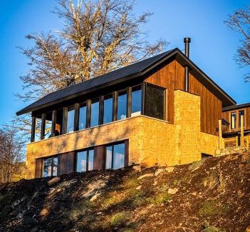 Lanin National Park Casa | RentUp - Casa de diseno ideal para grupos con vista a la Cordillera de Los Andes