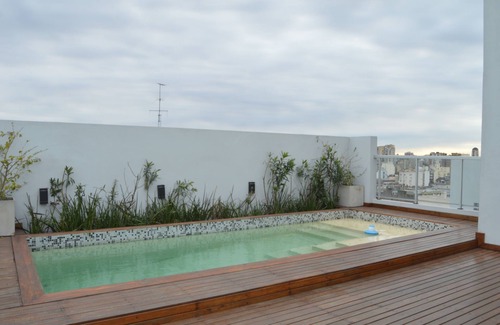 Balvanera Apartamento | RentUp-Mono moderno con balcón y piscina