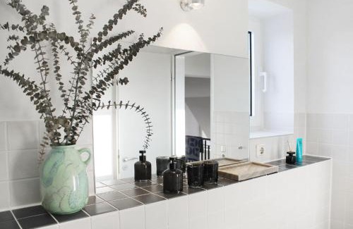 Strausberg Apartamento | reoh I Maisonette am See I Malerischer Ausblick I Beamer I Berlin in 30min