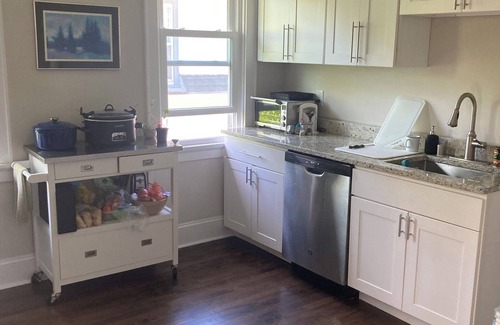 Shorewood Apartamento | Republican National Convention! Nice apartment available for short term rental