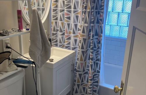 Shorewood Apartamento | Republican National Convention! Nice apartment available for short term rental