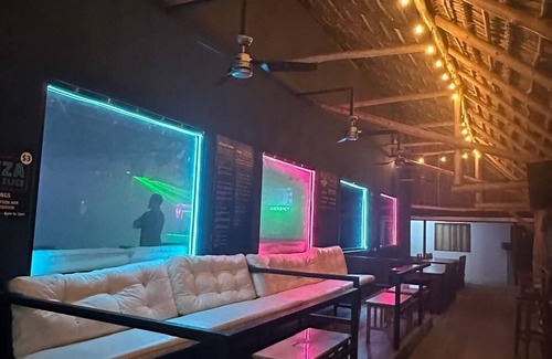 Jacó Hotel | Republik Hotel, Bistro and Disco on Site