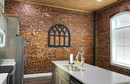 LaFayette Apartamento | Repurposed space upstairs on LaFayette Square
