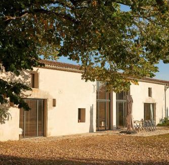 La Gripperie-Saint-Symphorien Casa | Restored Farm Estate Near Atlantic Coast France