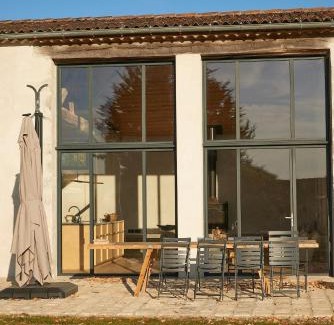 La Gripperie-Saint-Symphorien Casa | Restored Farm Estate Near Atlantic Coast France