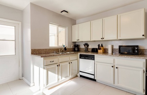 Reseda Casa | Reseda Large Home
