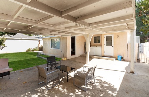 Reseda Casa | Reseda Large Home